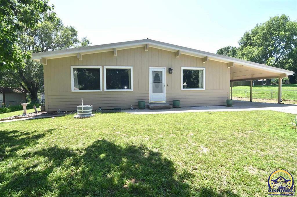 Property Photo:  808 Kansa Dr  KS 66070 