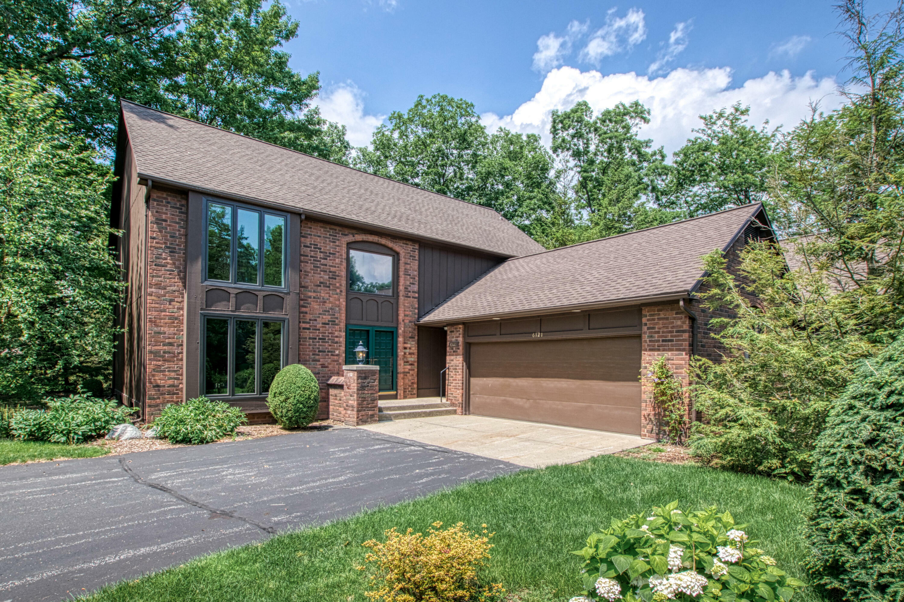 Property Photo:  6121 N Gatehouse Drive SE  MI 49546 