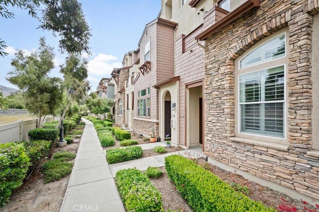 Property Photo:  946 Tarragon Lane 1404  CA 93401 