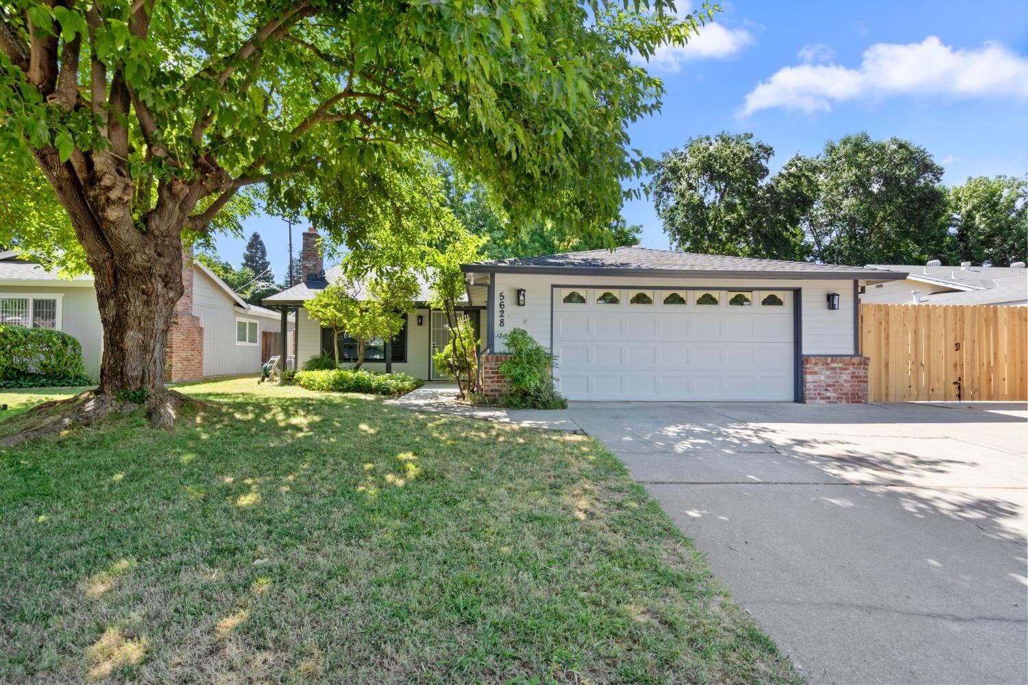 Property Photo: 5628 Greenacres Way CA 95662