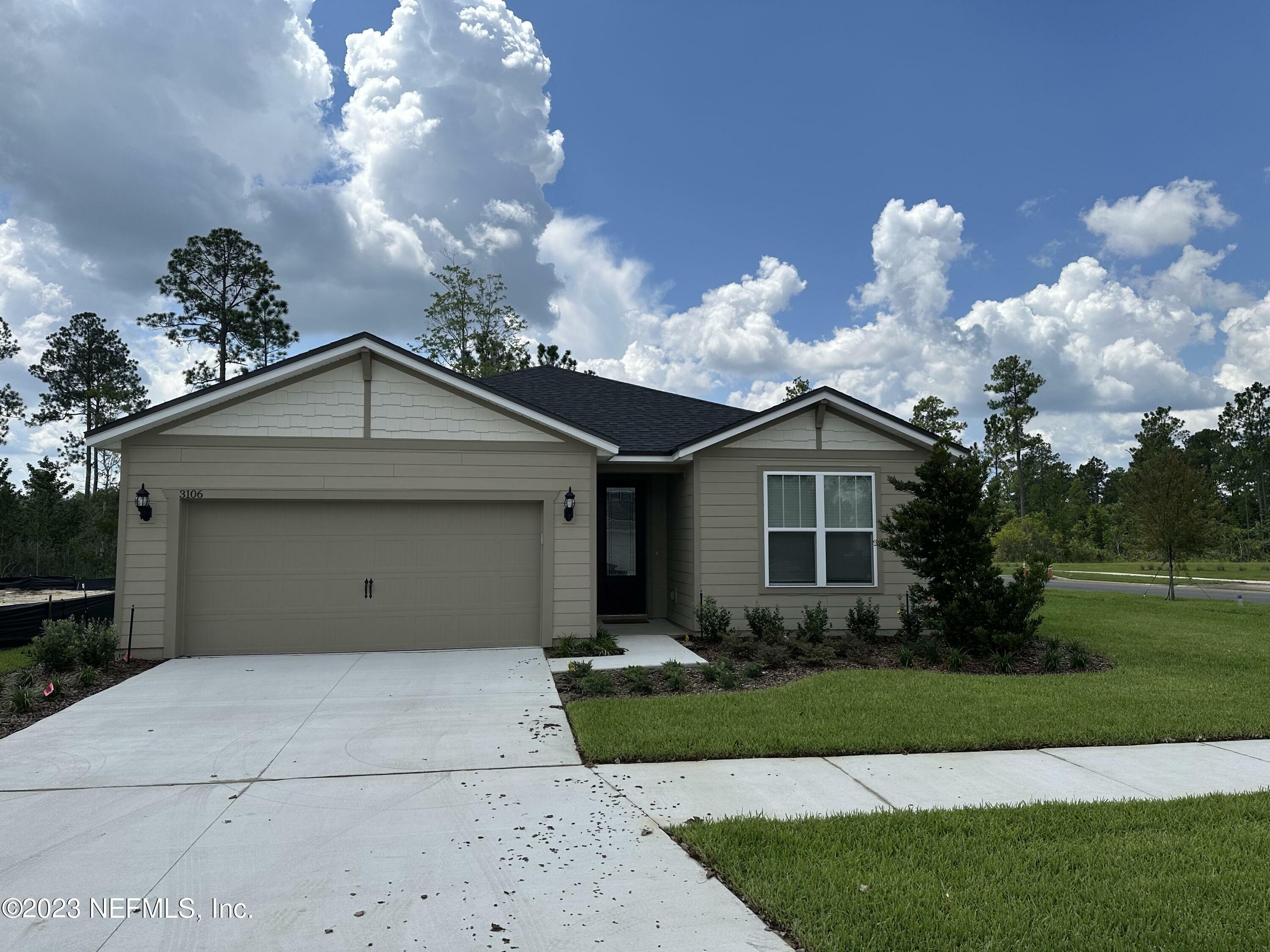 Property Photo:  3106 Meridian Way  FL 32043 