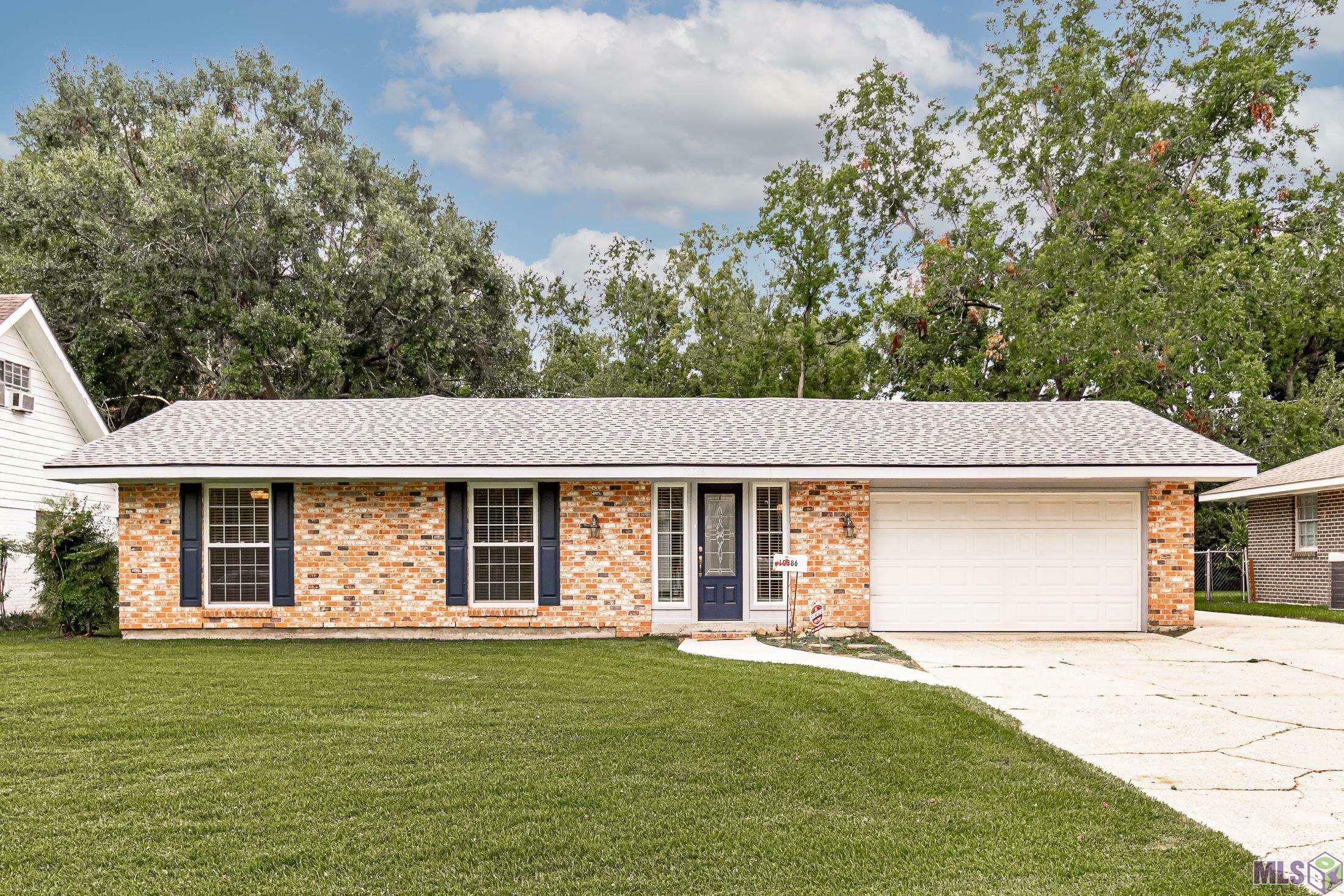 Property Photo:  10386 Rhapsody Dr  LA 70815 