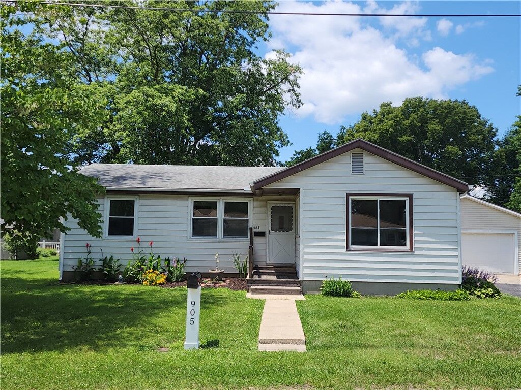 Property Photo:  905 S Madison Street  IL 61951 