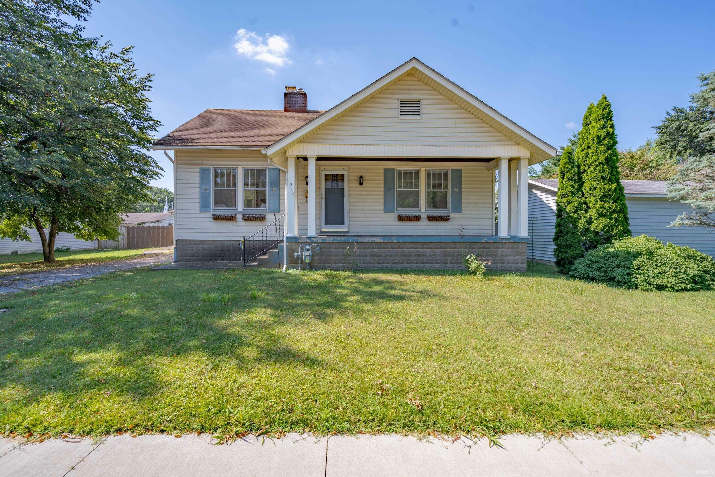 Property Photo:  1913 Monroe Avenue  IN 47714 