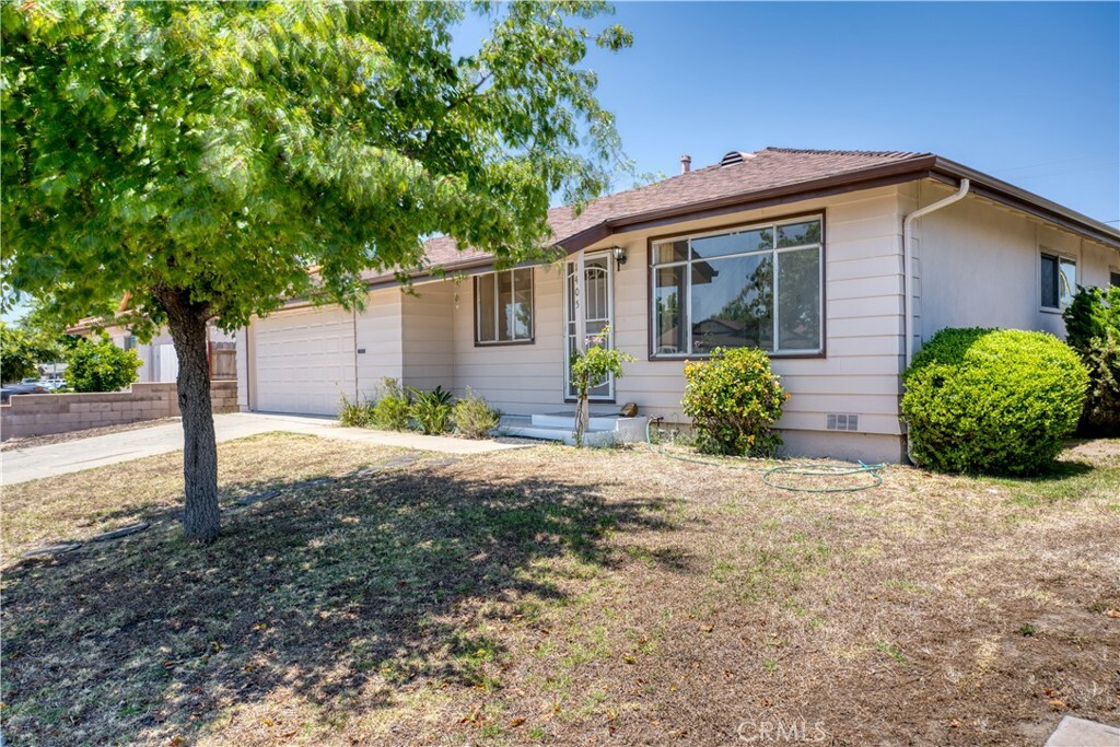 Property Photo:  1405 Yale Place  CA 93458 