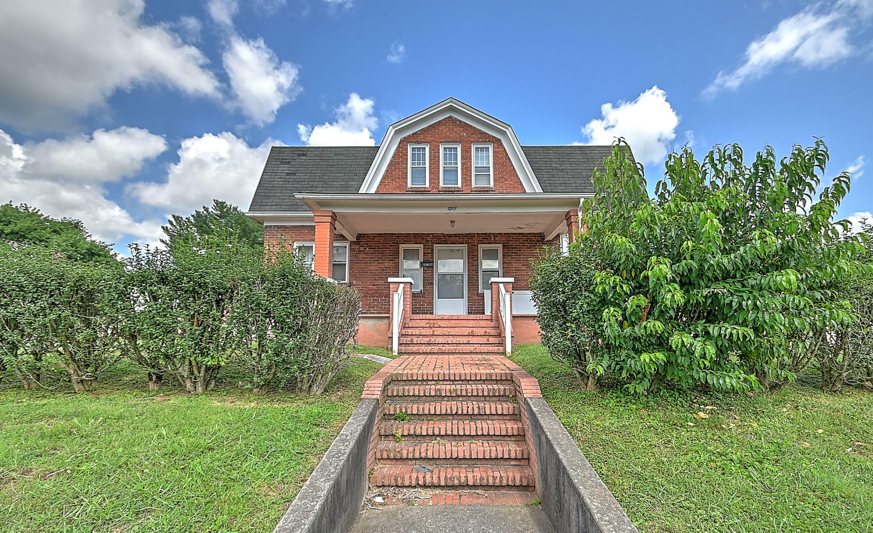 Property Photo:  1207 East Myrtle Avenue  TN 37601 