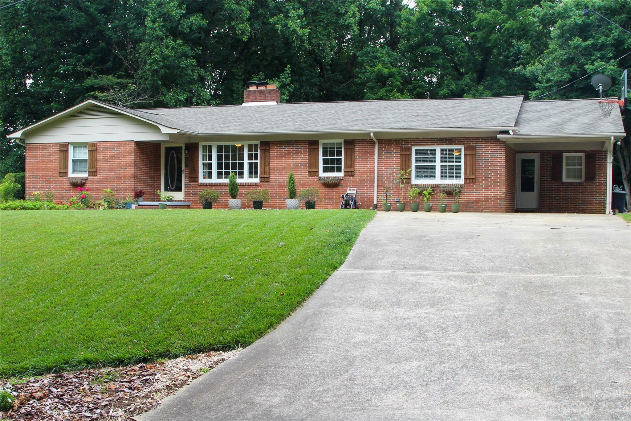 588 Forest Hill Drive  Marion NC 28752 photo