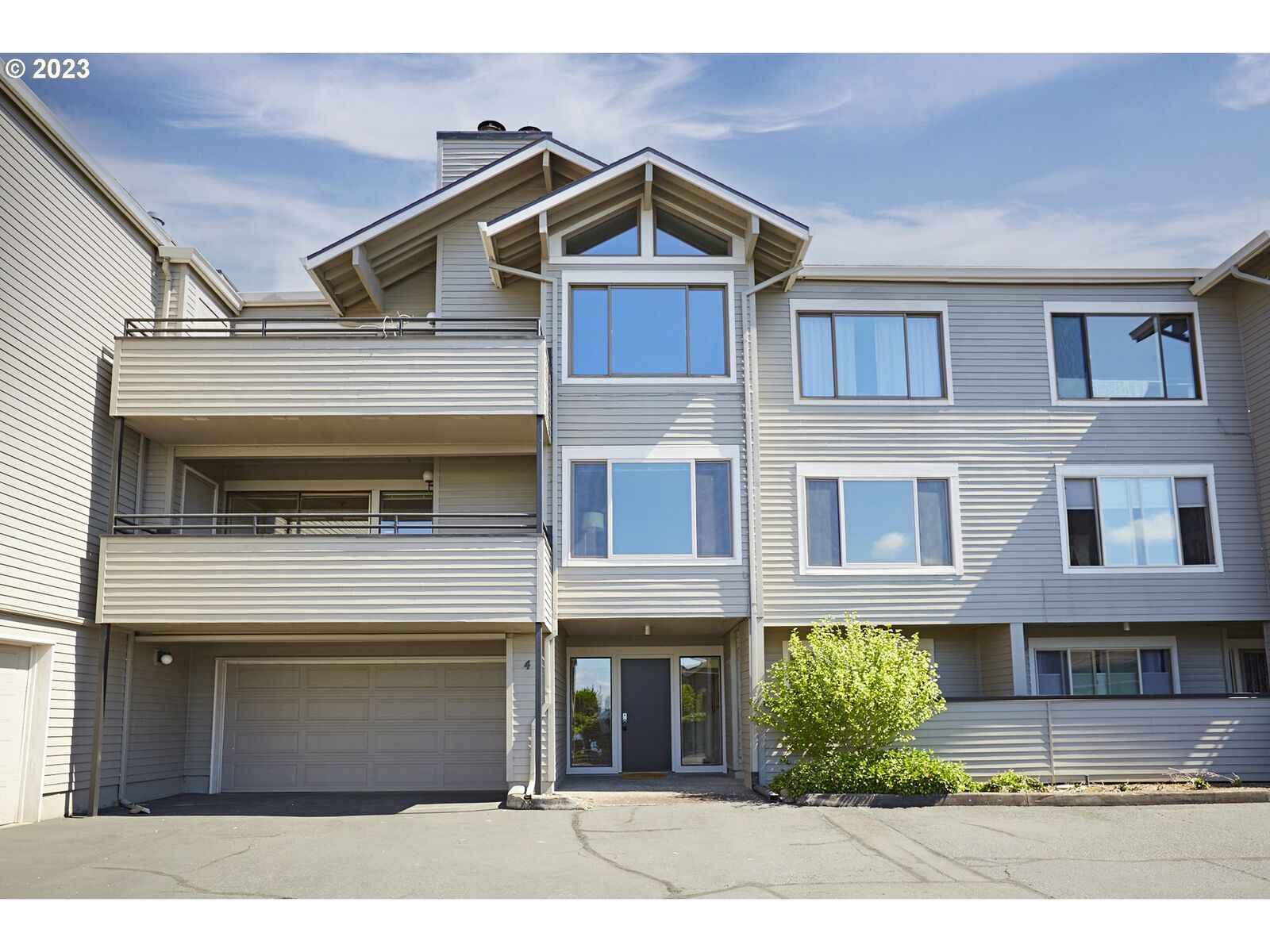 Property Photo: 6902 SE Riverside Dr 4 WA 98664