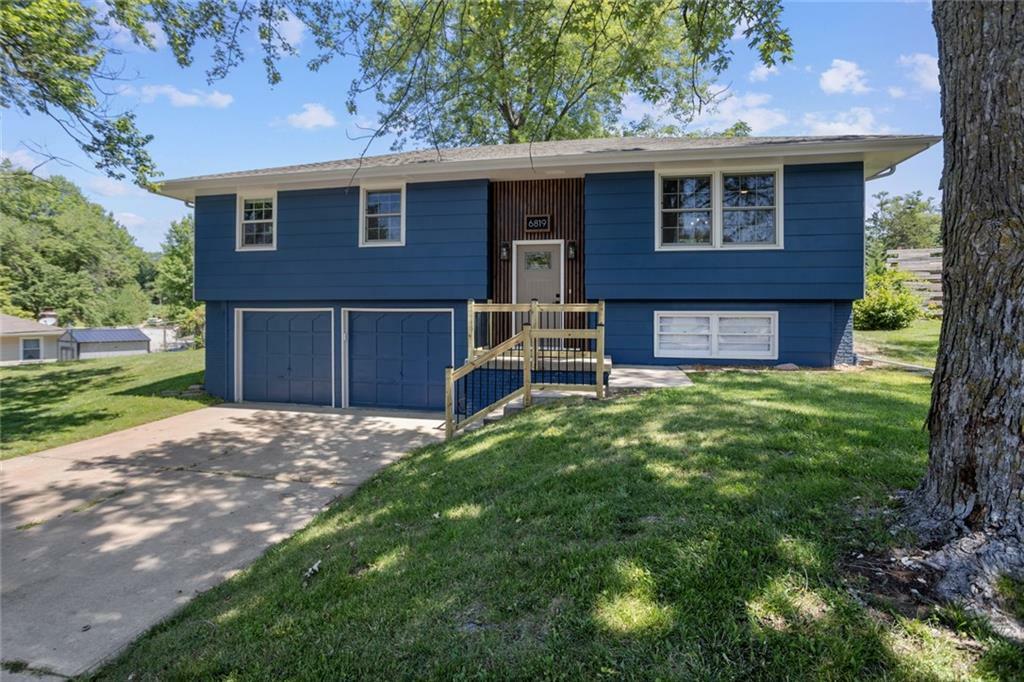 Property Photo: 6819 NW Kerns Drive MO 64152