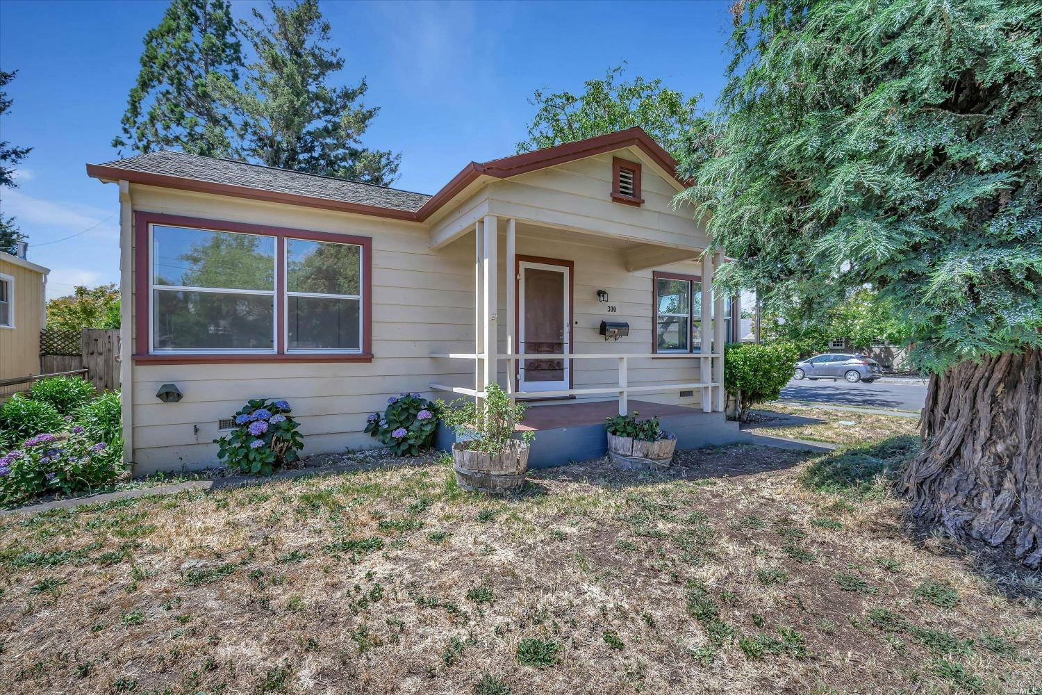 Property Photo:  300 Haydon Street  CA 95448 