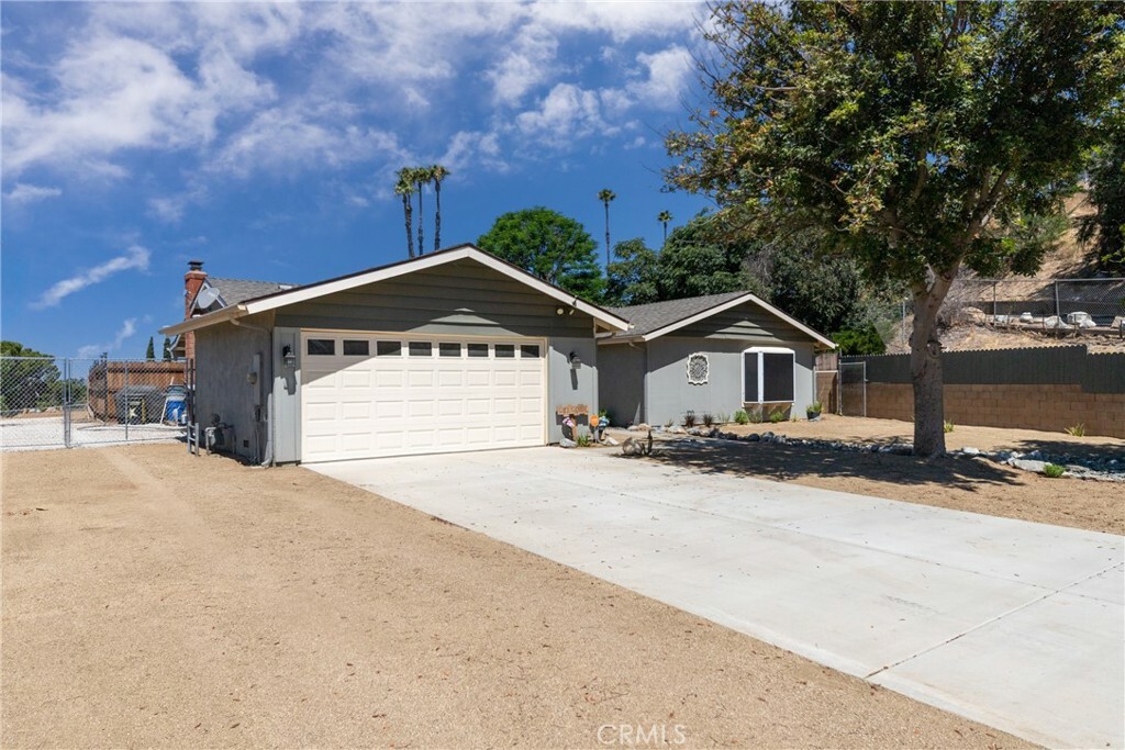 Property Photo:  5162 Viceroy Avenue  CA 92860 