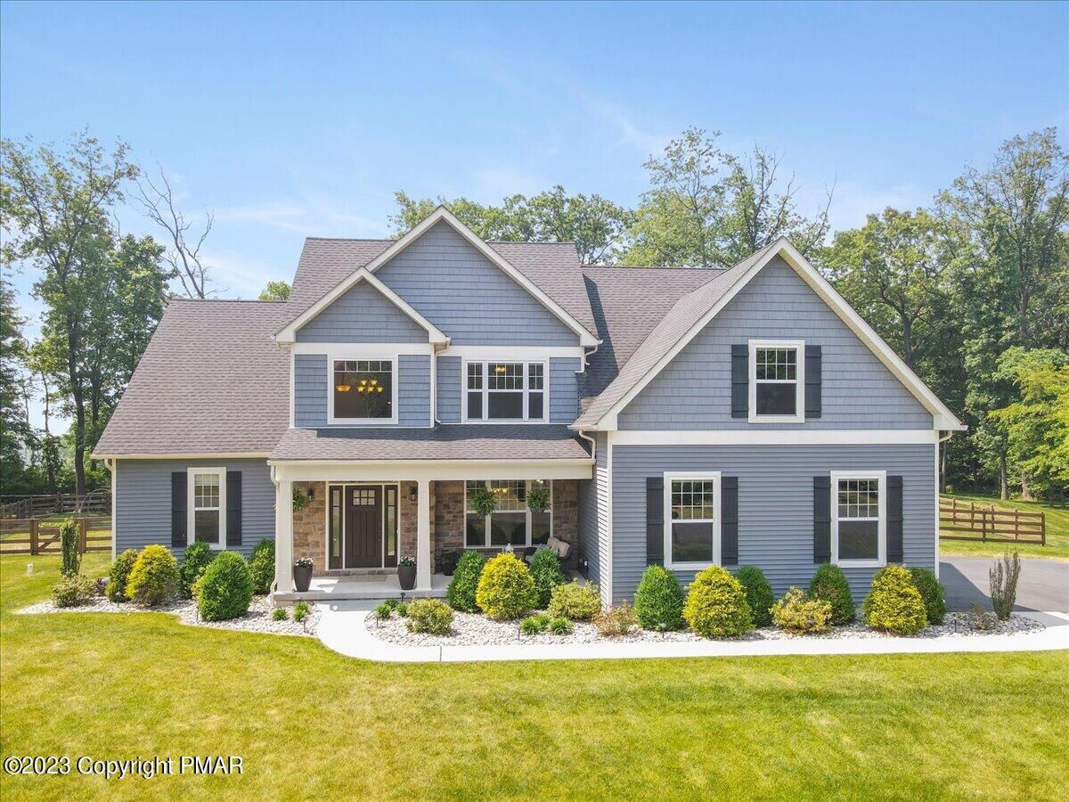 Property Photo:  489 Arthurs Court  PA 18064 