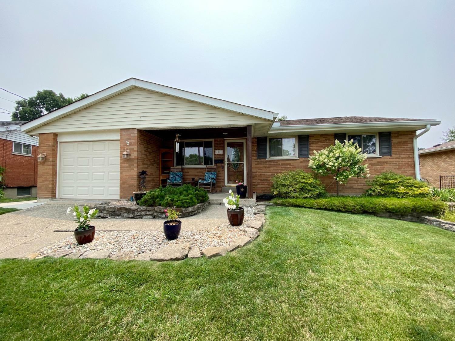 Property Photo: 3263 Rockacres Ct OH 45239