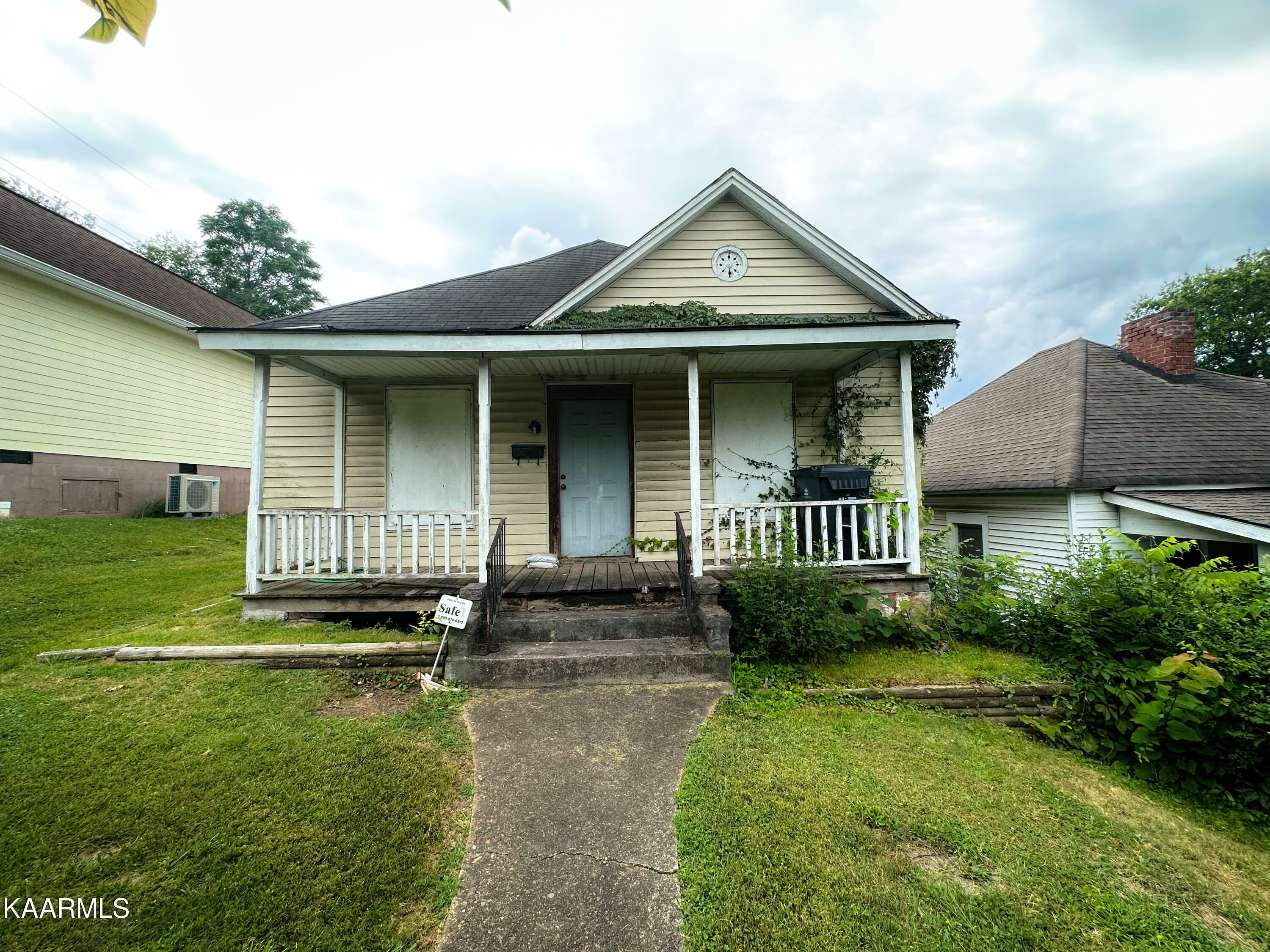 Property Photo:  1427 Cornelia St  TN 37917 