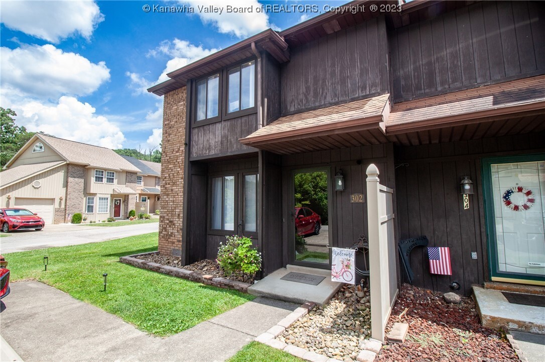 Property Photo: 302 Maplewood Lane WV 25143