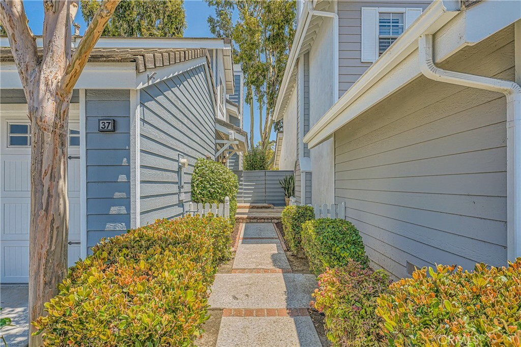 Property Photo:  37 Spinnaker  CA 92614 