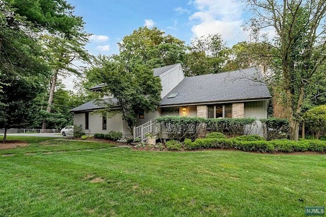 Property Photo:  2 Longwood Court  NJ 07677 