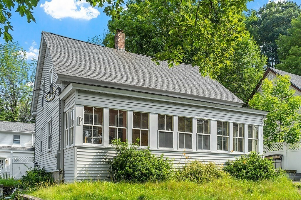 Property Photo:  4 Dunster Hill Rd  NH 03048 