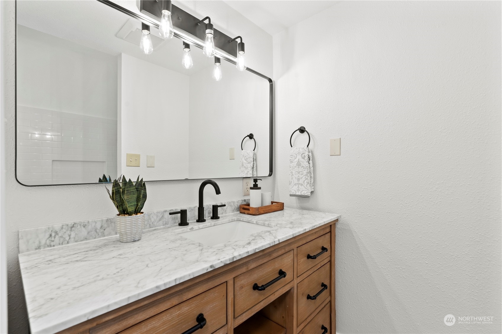 Property Photo:  1140 NE Perkins Way  WA 98155 