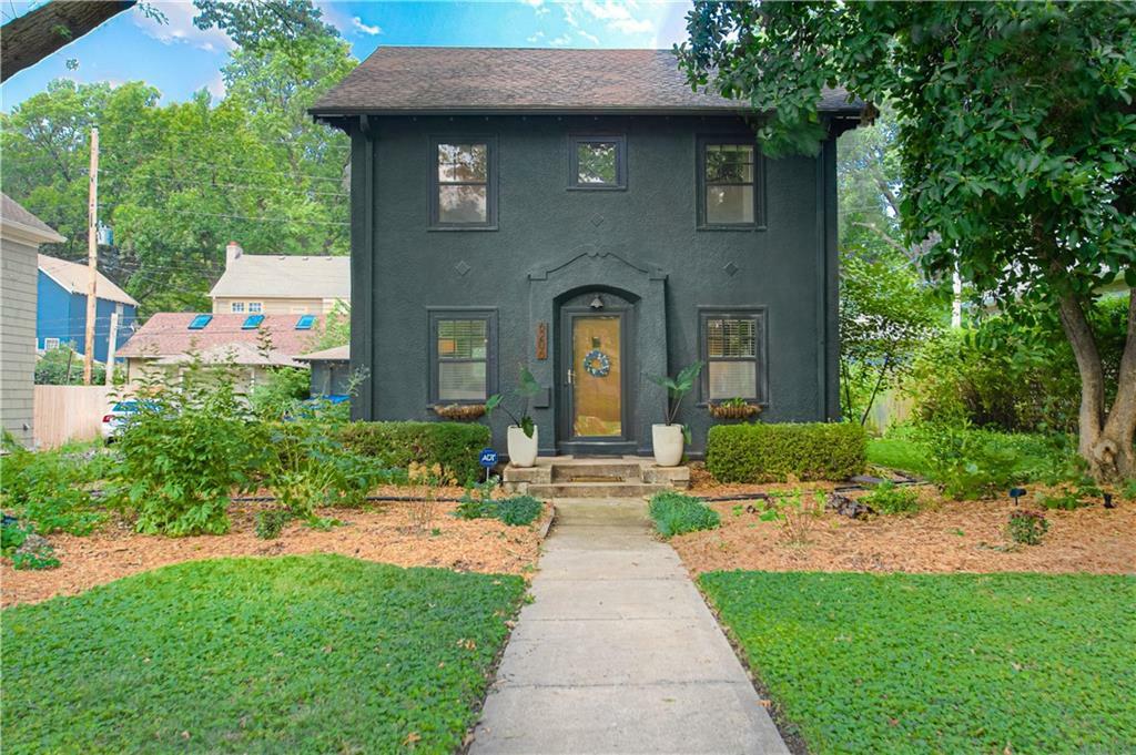 Property Photo:  6206 Oak Street  MO 64113 