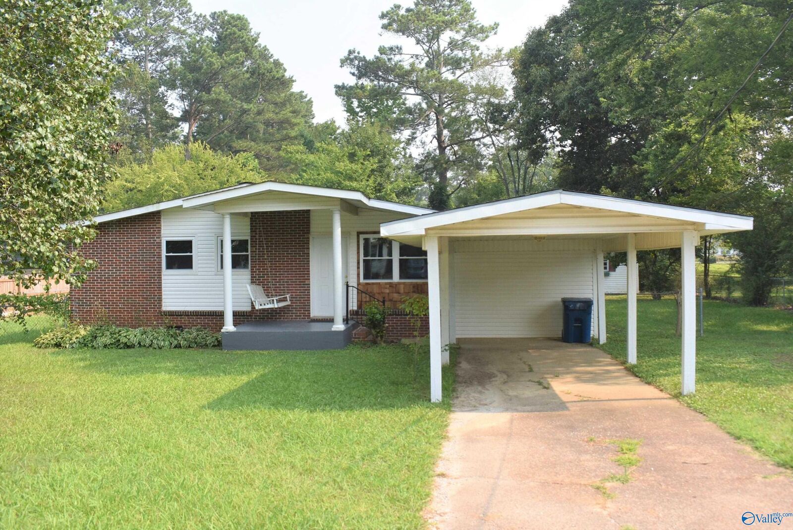 Property Photo:  4006 Wright Cir  AL 35906 