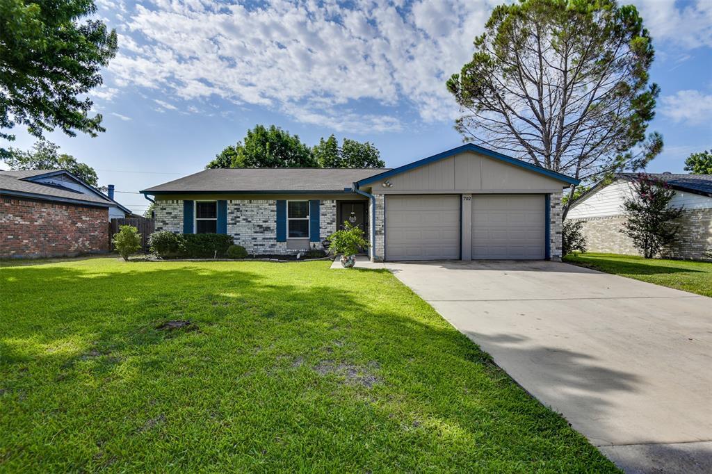 Property Photo: 702 Meadowview Drive TX 76063