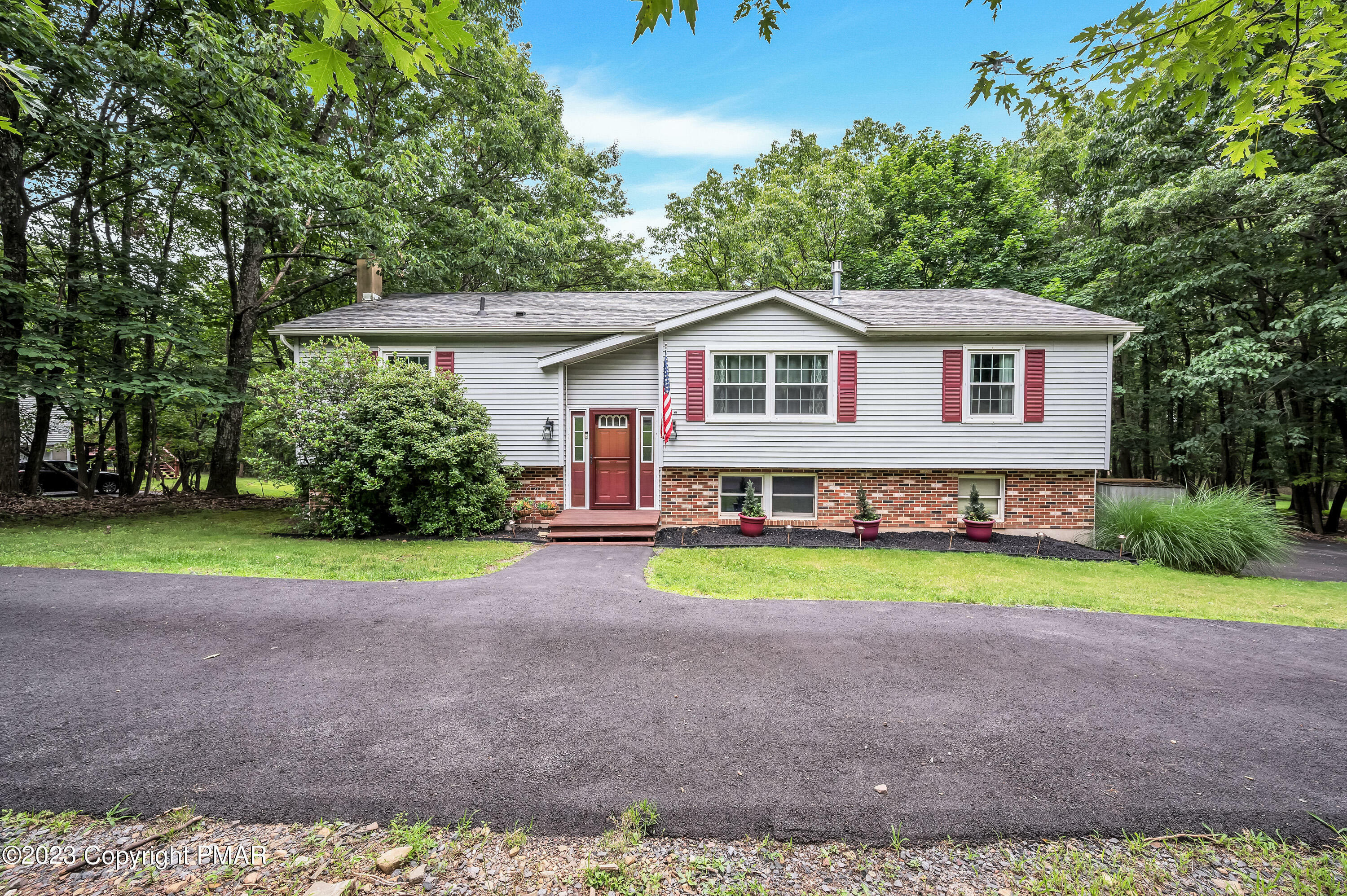 Property Photo:  1249 Grand Mesa Drive  PA 18330 