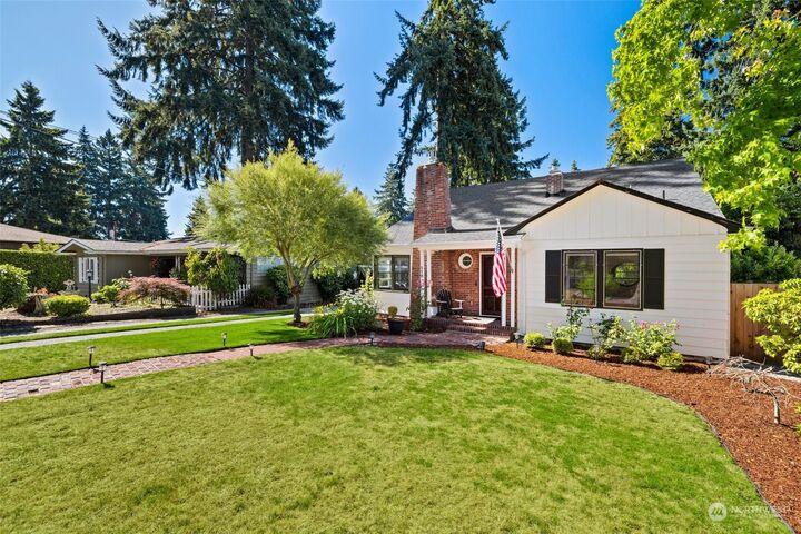 Property Photo:  518 Summit Avenue  WA 98466 