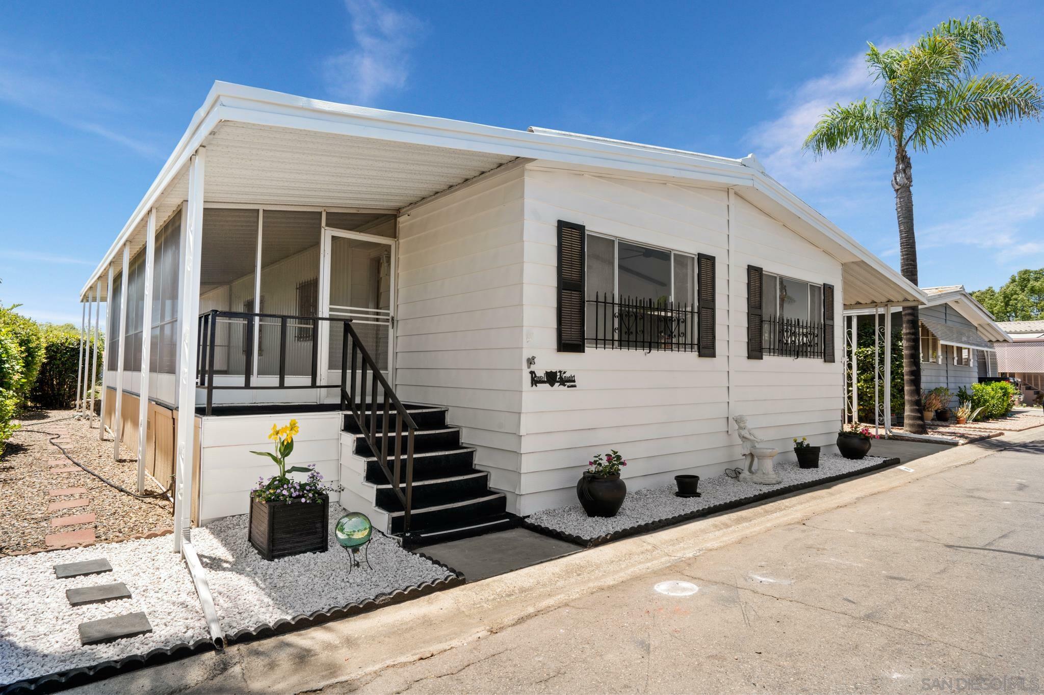 Property Photo:  1212 H St 26  CA 92065 