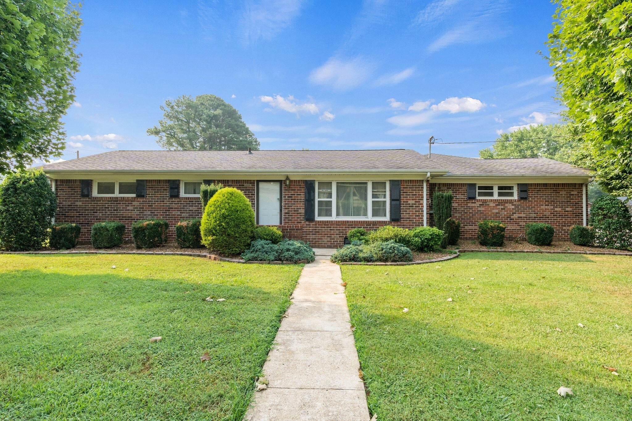 Property Photo:  218 E Petty Ln  TN 37398 