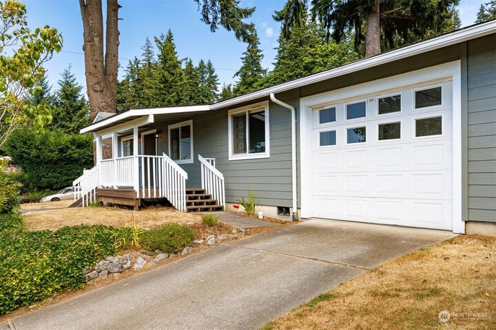 Property Photo: 3590 Connelly Avenue WA 98229