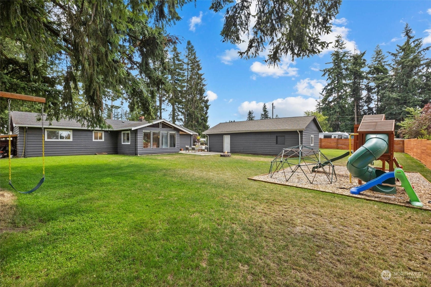 Property Photo:  14124 Ash Way  WA 98087 