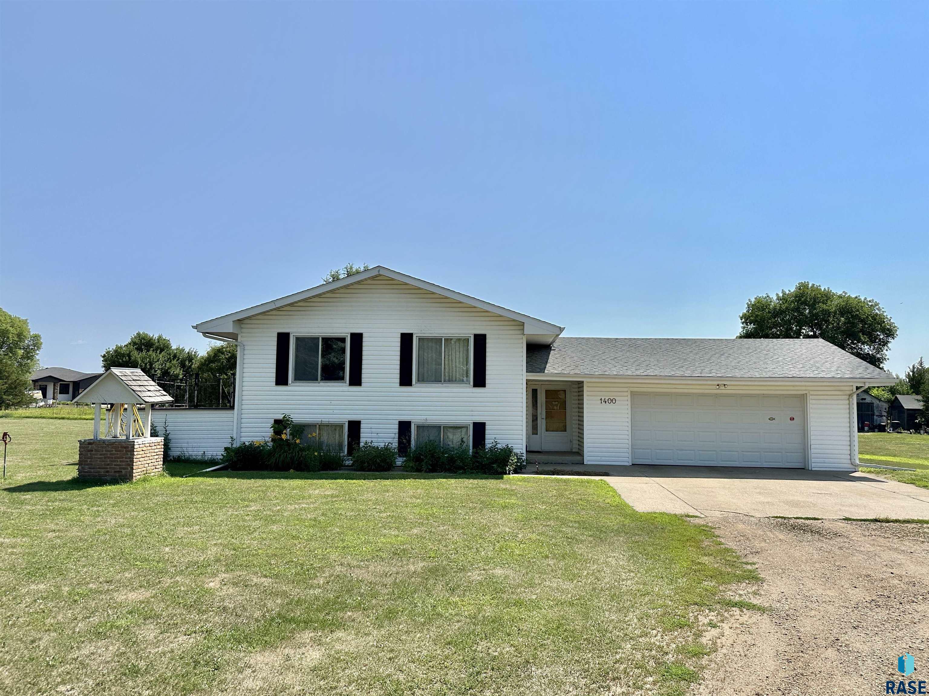Property Photo: 1400 S Sioux Blvd SD 57005