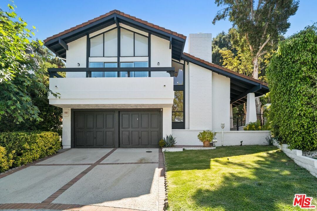 Property Photo: 10300 Clusterberry Ct CA 90077
