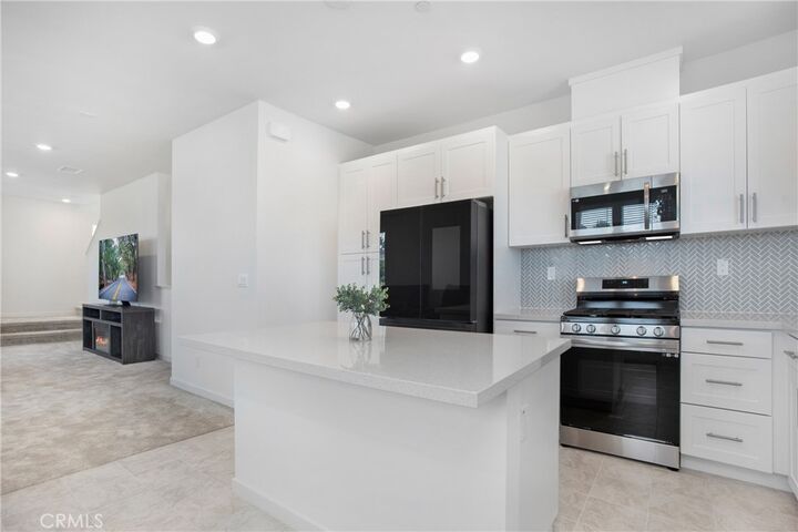 Property Photo:  2947 Lincoln Avenue W 6  CA 92801 