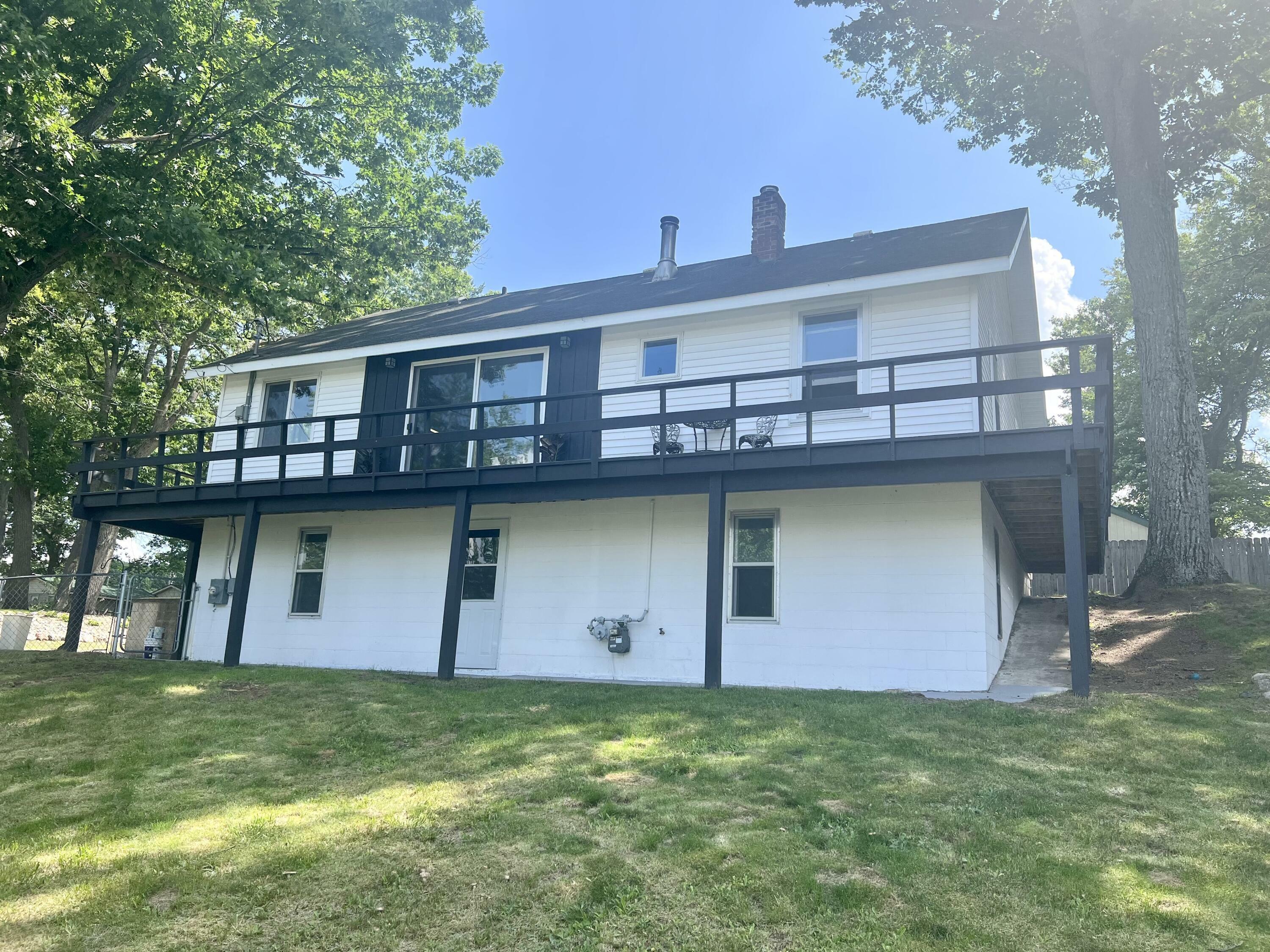 113 Twin Elm Street  Houghton Lake MI 48629 photo