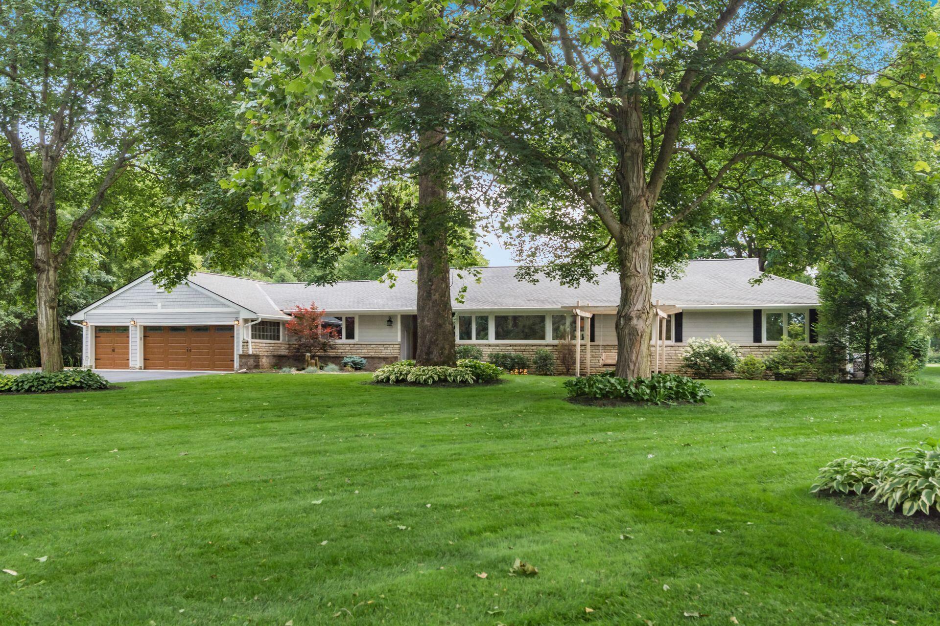 Property Photo: 3855 Riverview Drive OH 43221