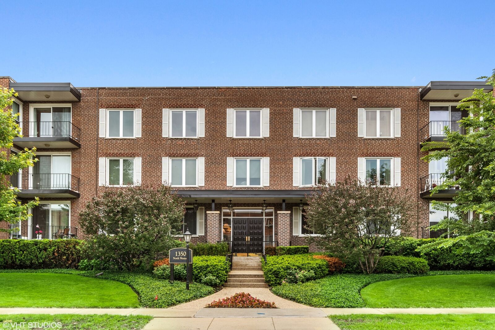 Property Photo: 1350 N Western Avenue 204 IL 60045