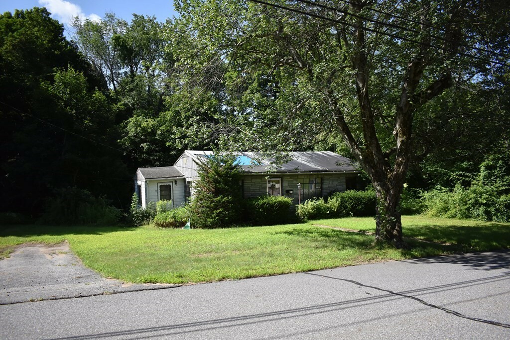 Property Photo:  39 Spring Street  MA 01524 