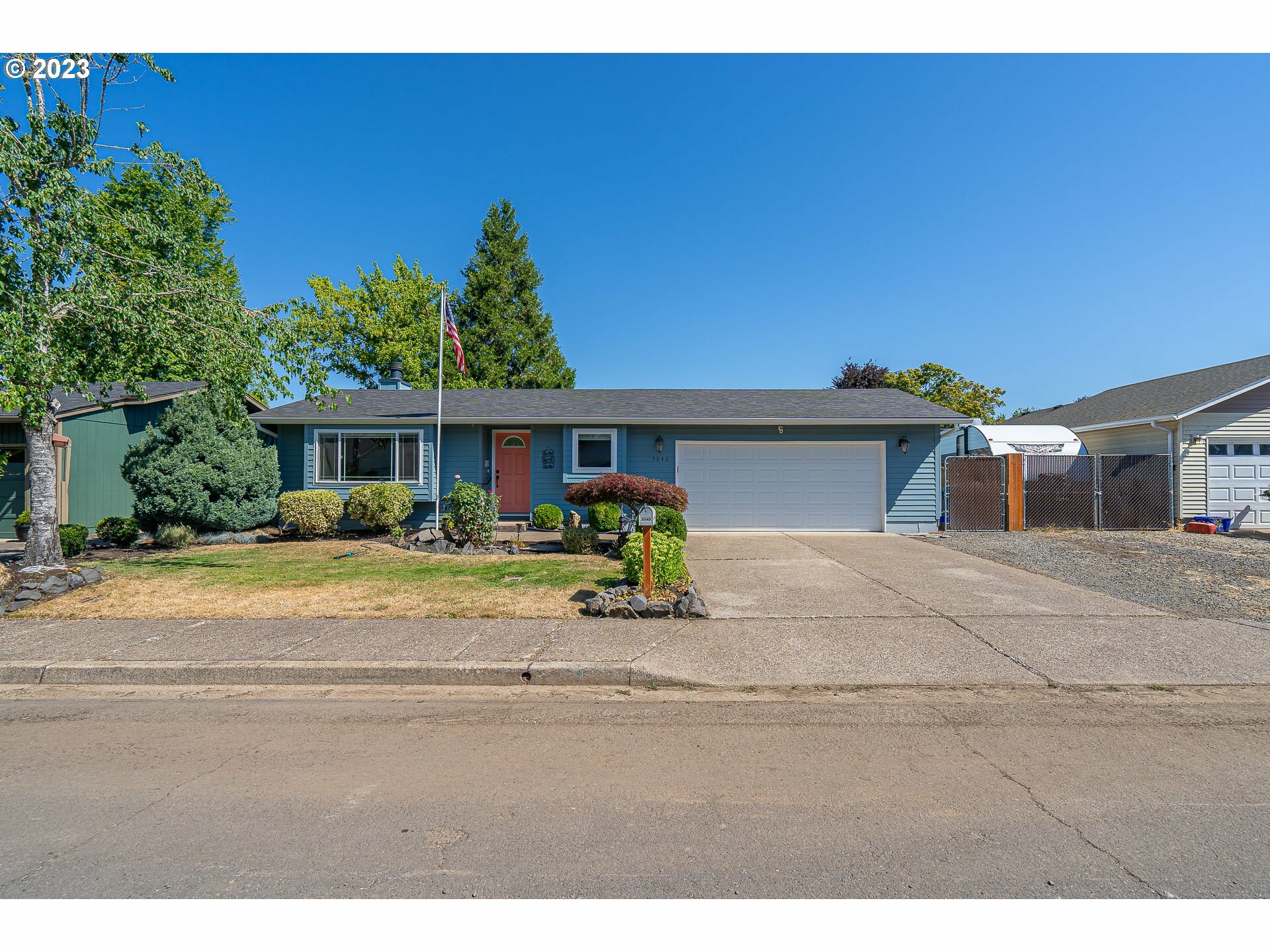 Property Photo: 5040 Forsythia Dr OR 97478