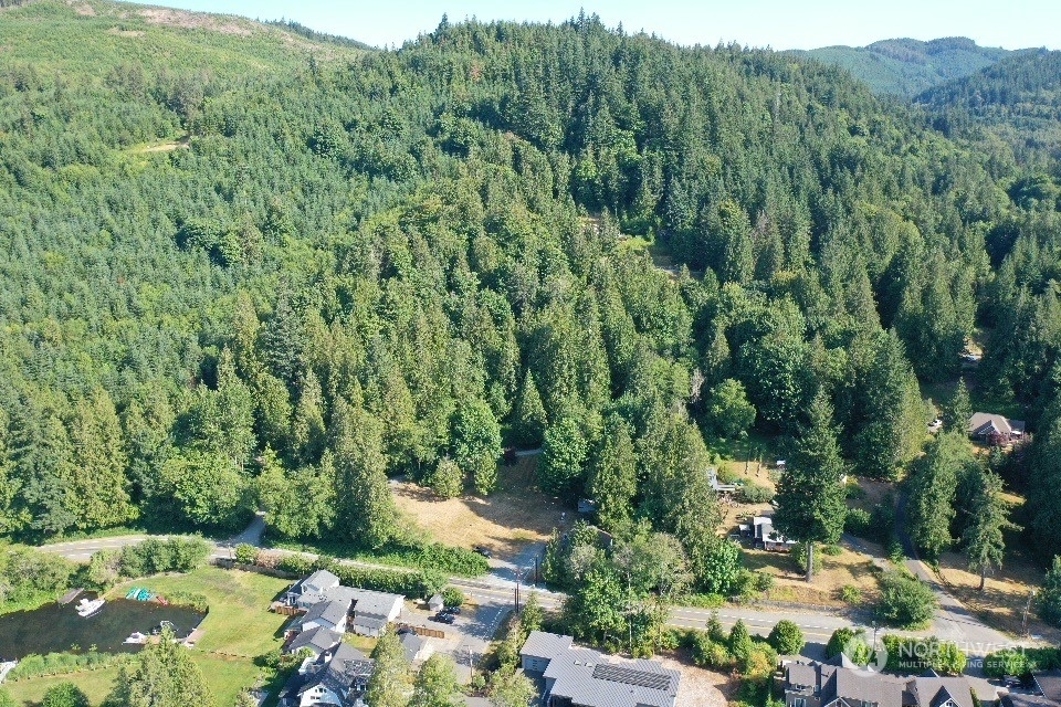 Property Photo:  887 N Lake Samish Drive  WA 98229 