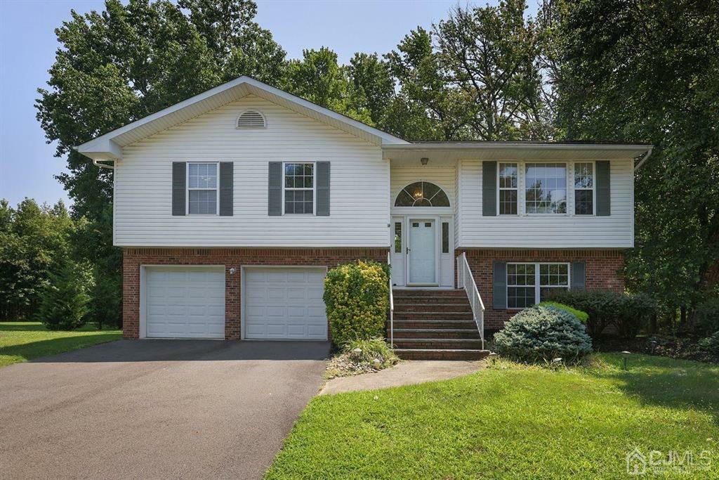 Property Photo:  3 Ronna Court  NJ 08852 