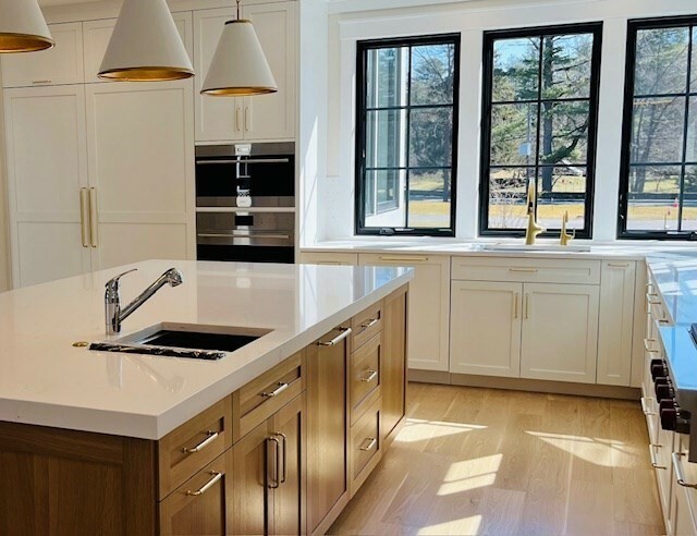 Property Photo:  6 Beech Tree Lane  MA 02421 