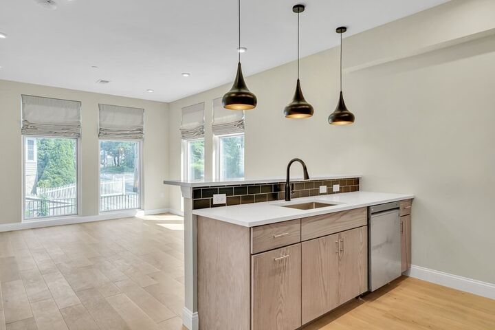 Property Photo:  429 Cherry St 14  MA 02456