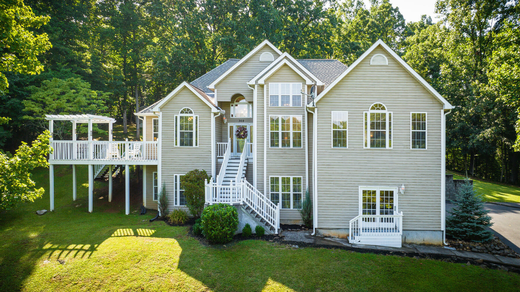 Property Photo:  302 Pine Laurel Circle  TN 37618 