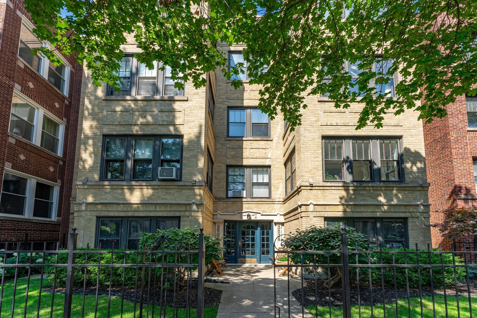 Property Photo: 3538 N Bosworth Avenue G IL 60657