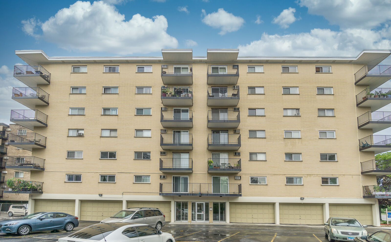 Property Photo:  315 Des Plaines Avenue 103  IL 60130 