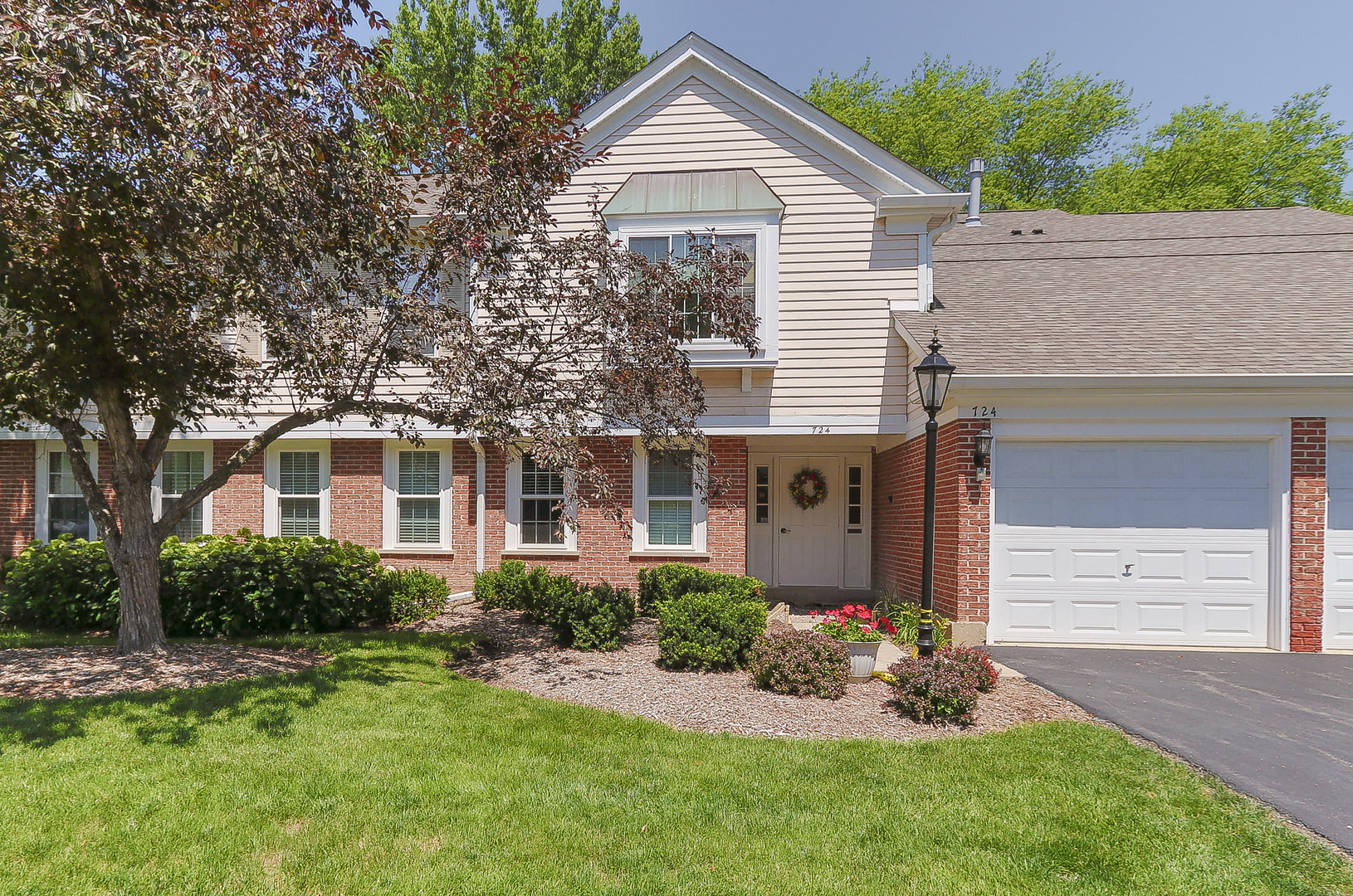 Property Photo: 724 Burr Oak Lane B IL 60070