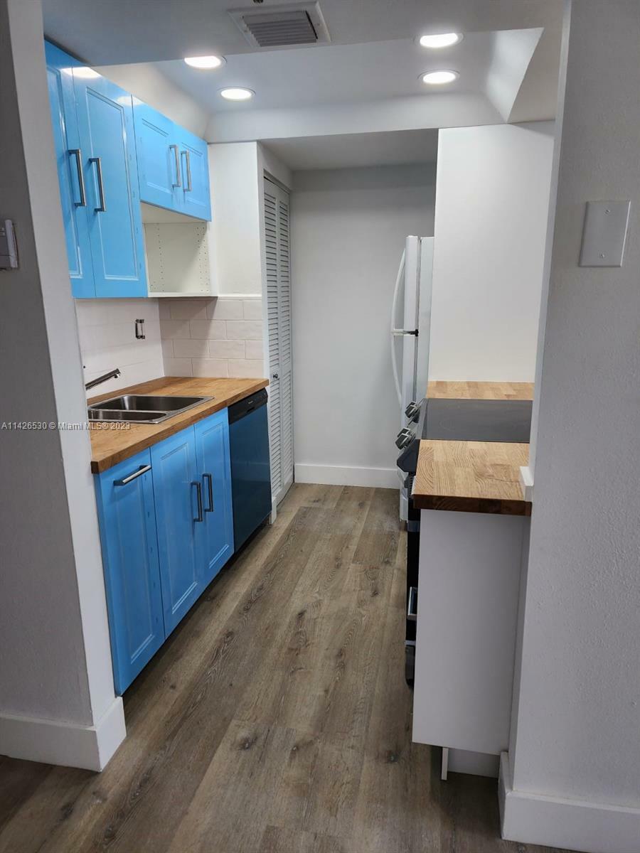 Property Photo: 520 Brickell Key Dr A1517 FL 33131