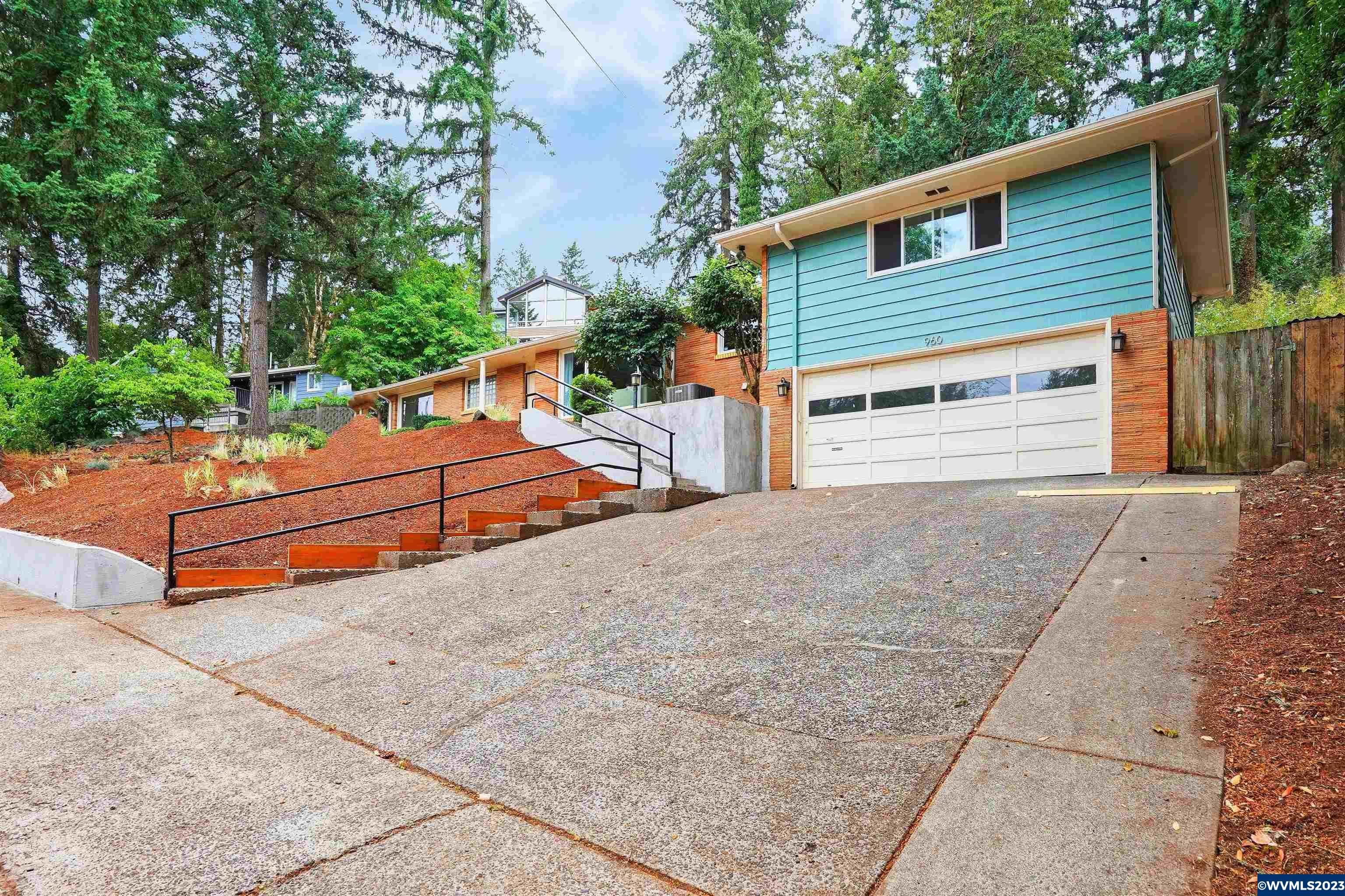 Property Photo: 960 Hansen Av S OR 97302